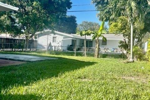 Propiedad comercial en venta en Hallandale Beach, Florida, 152.55 m2 № 1979435 - foto 10