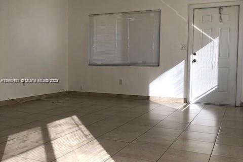 Propiedad comercial en venta en Hallandale Beach, Florida, 152.55 m2 № 1979435 - foto 15