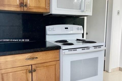 Propiedad comercial en venta en Hallandale Beach, Florida, 152.55 m2 № 1979435 - foto 3