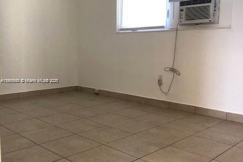 Propiedad comercial en venta en Hallandale Beach, Florida, 152.55 m2 № 1979435 - foto 18