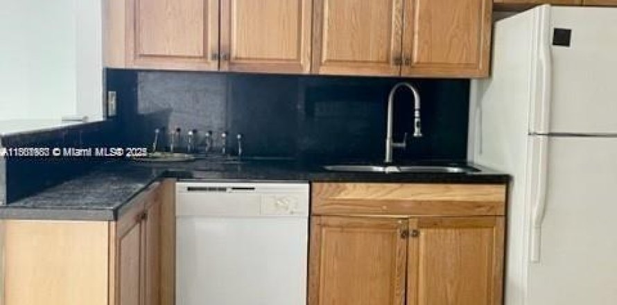 Propiedad comercial en Hallandale Beach, Florida 152.55 m2 № 1979435