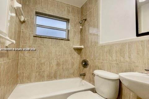 Propiedad comercial en venta en Hallandale Beach, Florida, 152.55 m2 № 1979435 - foto 7