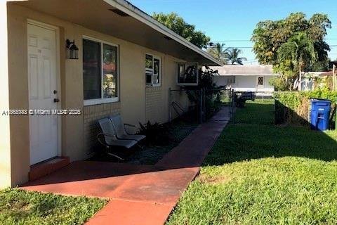 Propiedad comercial en venta en Hallandale Beach, Florida, 152.55 m2 № 1979435 - foto 20