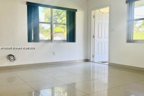 Propiedad comercial en venta en Hallandale Beach, Florida, 152.55 m2 № 1979435 - foto 5