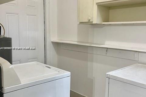 Propiedad comercial en venta en Hallandale Beach, Florida, 152.55 m2 № 1979435 - foto 8