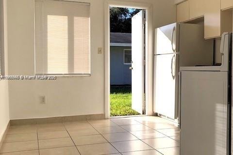 Propiedad comercial en venta en Hallandale Beach, Florida, 152.55 m2 № 1979435 - foto 13