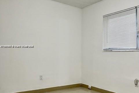 Propiedad comercial en venta en Hallandale Beach, Florida, 152.55 m2 № 1979435 - foto 9