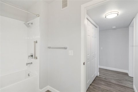 Condominio en alquiler en Sarasota, Florida, 2 dormitorios, 98.29 m2 № 1915873 - foto 24