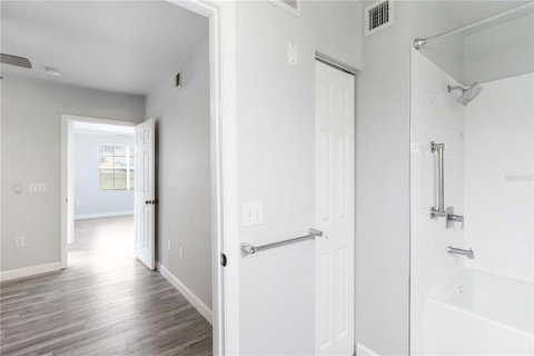Condominio en alquiler en Sarasota, Florida, 2 dormitorios, 98.29 m2 № 1915873 - foto 16