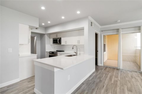 Condominio en alquiler en Sarasota, Florida, 2 dormitorios, 98.29 m2 № 1915873 - foto 8