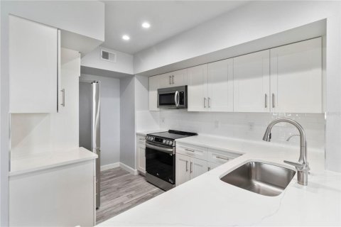 Condominio en alquiler en Sarasota, Florida, 2 dormitorios, 98.29 m2 № 1915873 - foto 9