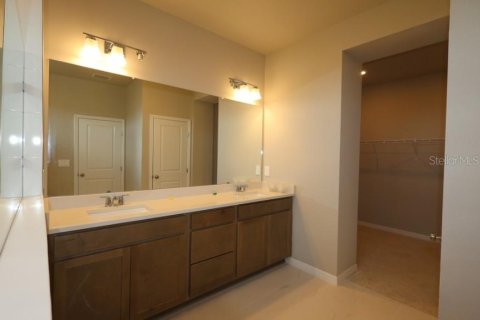 House in Plant City, Florida 4 bedrooms, 246.66 sq.m. № 2208941 - photo 15