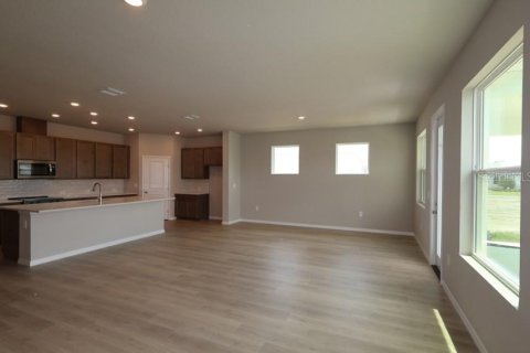 House in Plant City, Florida 4 bedrooms, 246.66 sq.m. № 2208941 - photo 11