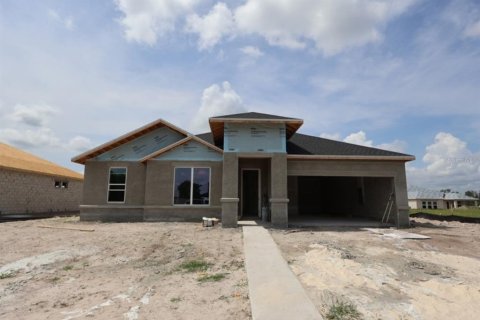 House in Plant City, Florida 4 bedrooms, 246.66 sq.m. № 2208941 - photo 3