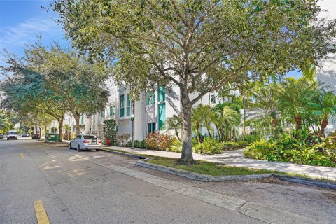Adosado en alquiler en Fort Lauderdale, Florida, 3 dormitorios, 168.99 m2 № 1100297 - foto 1