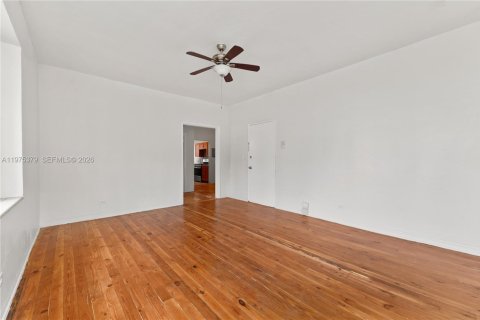 Commercial property in Miami Beach, Florida № 2045593 - photo 18