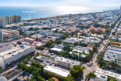 Commercial property in Miami Beach, Florida № 2045593 - photo 25