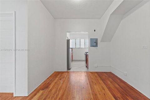 Commercial property in Miami Beach, Florida № 2045593 - photo 15