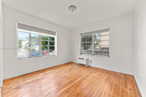 Commercial property in Miami Beach, Florida № 2045593 - photo 10