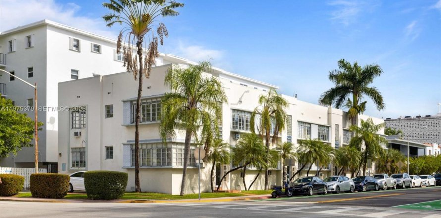 Commercial property in Miami Beach, Florida № 2045593