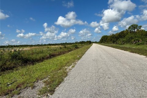 Propiedad comercial en venta en Clewiston, Florida № 1990900 - foto 4