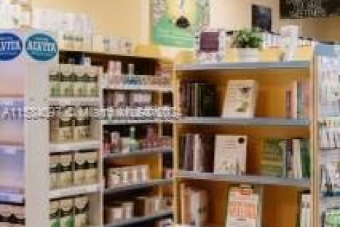 Commercial property in Miami, Florida № 1790490 - photo 7