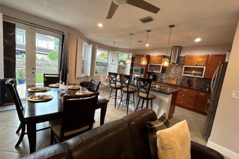 Casa en venta en Pembroke Pines, Florida, 4 dormitorios, 211.26 m2 № 1944912 - foto 17