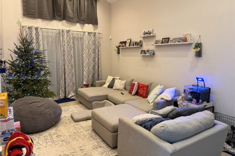 Купить виллу или дом в Пемброк-Пайнс, Флорида 4 спальни, 211.26м2, № 1944912 - фото 12