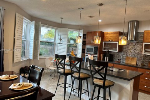 Casa en venta en Pembroke Pines, Florida, 4 dormitorios, 211.26 m2 № 1944912 - foto 16