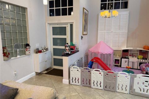 Купить виллу или дом в Пемброк-Пайнс, Флорида 4 спальни, 211.26м2, № 1944912 - фото 9