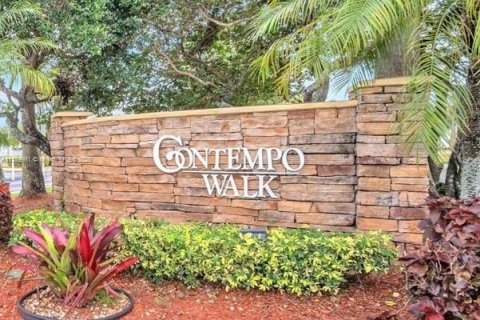 Casa en venta en Pembroke Pines, Florida, 4 dormitorios, 211.26 m2 № 1944912 - foto 2