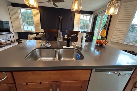 Casa en venta en Pembroke Pines, Florida, 4 dormitorios, 211.26 m2 № 1944912 - foto 14