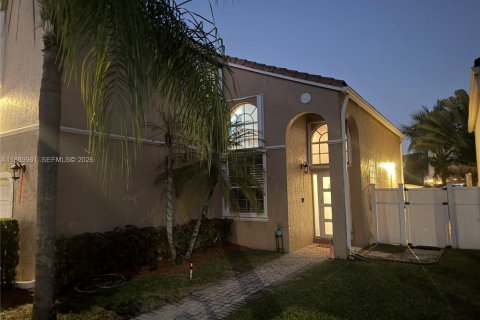 Купить виллу или дом в Пемброк-Пайнс, Флорида 4 спальни, 211.26м2, № 1944912 - фото 11