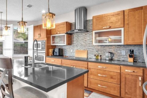 Casa en venta en Pembroke Pines, Florida, 4 dormitorios, 211.26 m2 № 1944912 - foto 4