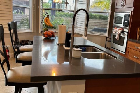 Casa en venta en Pembroke Pines, Florida, 4 dormitorios, 211.26 m2 № 1944912 - foto 18