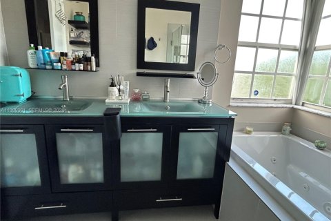 Casa en venta en Pembroke Pines, Florida, 4 dormitorios, 211.26 m2 № 1944912 - foto 21