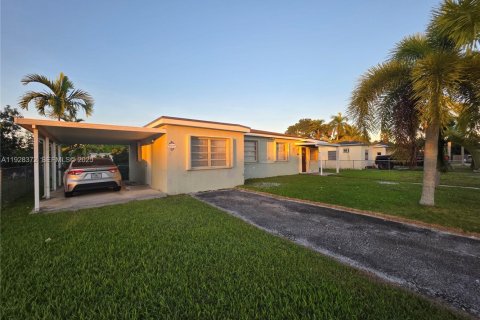 House in Homestead, Florida 4 bedrooms, 134.71 sq.m. № 1986811 - photo 2