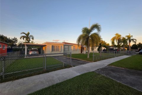 House in Homestead, Florida 4 bedrooms, 134.71 sq.m. № 1986811 - photo 1
