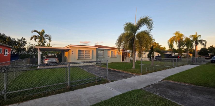 House in Homestead, Florida 4 bedrooms, 134.71 sq.m. № 1986811