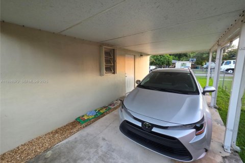 House in Homestead, Florida 4 bedrooms, 134.71 sq.m. № 1986811 - photo 14