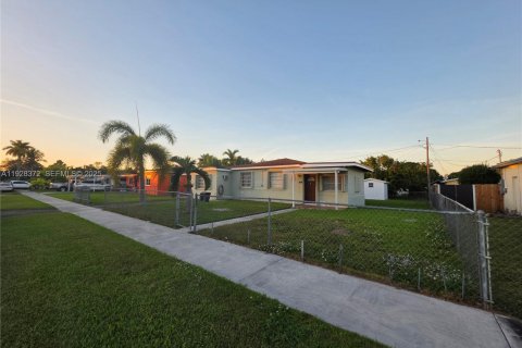 House in Homestead, Florida 4 bedrooms, 134.71 sq.m. № 1986811 - photo 16