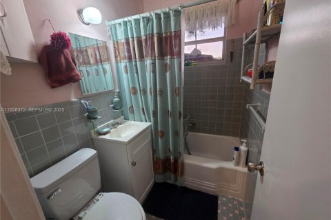 House in Homestead, Florida 4 bedrooms, 134.71 sq.m. № 1986811 - photo 8