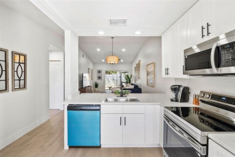 Casa en venta en Saint Petersburg, Florida, 2 dormitorios, 89.74 m2 № 1873575 - foto 3