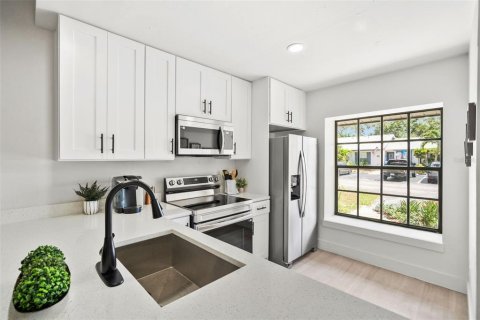Casa en venta en Saint Petersburg, Florida, 2 dormitorios, 89.74 m2 № 1873575 - foto 4