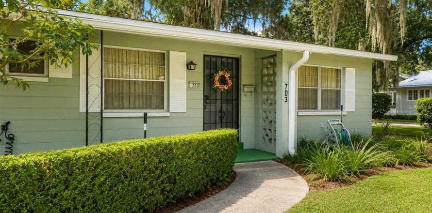 House in Gainesville, Florida 3 bedrooms, 163.97 sq.m. № 2204519