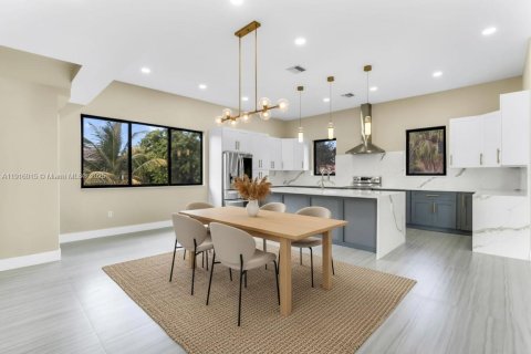 Купить виллу или дом в Плантация, Флорида 4 спальни, 281.68м2, № 1973956 - фото 9