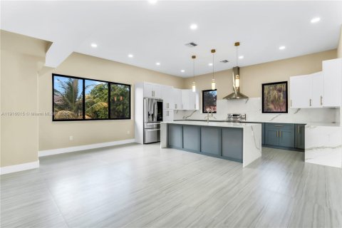 Купить виллу или дом в Плантация, Флорида 4 спальни, 281.68м2, № 1973956 - фото 7