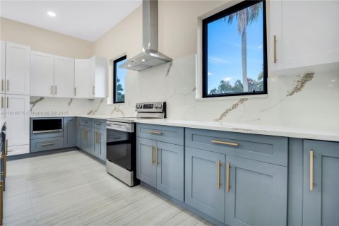 Купить виллу или дом в Плантация, Флорида 4 спальни, 281.68м2, № 1973956 - фото 5