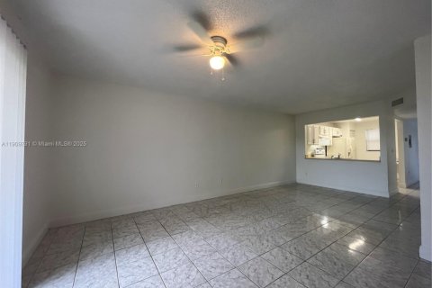 Copropriété à louer à Lauderhill, Floride: 2 chambres, 120.22 m2 № 1965402 - photo 3