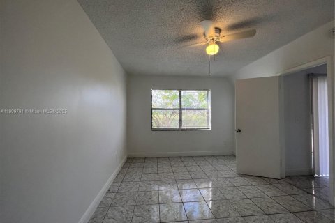 Copropriété à louer à Lauderhill, Floride: 2 chambres, 120.22 m2 № 1965402 - photo 5